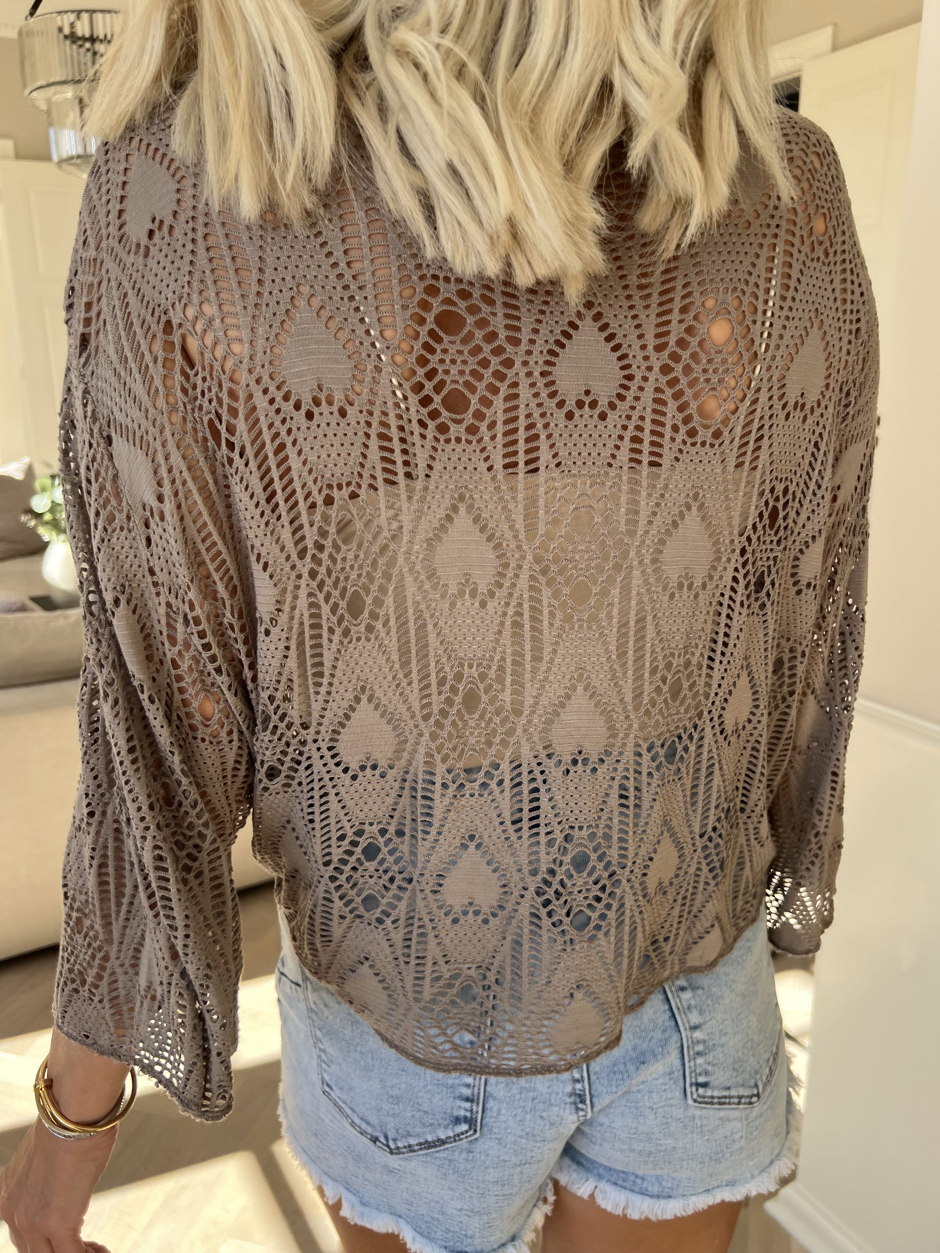 Elly - Let cardigan i viskose med hulmønster